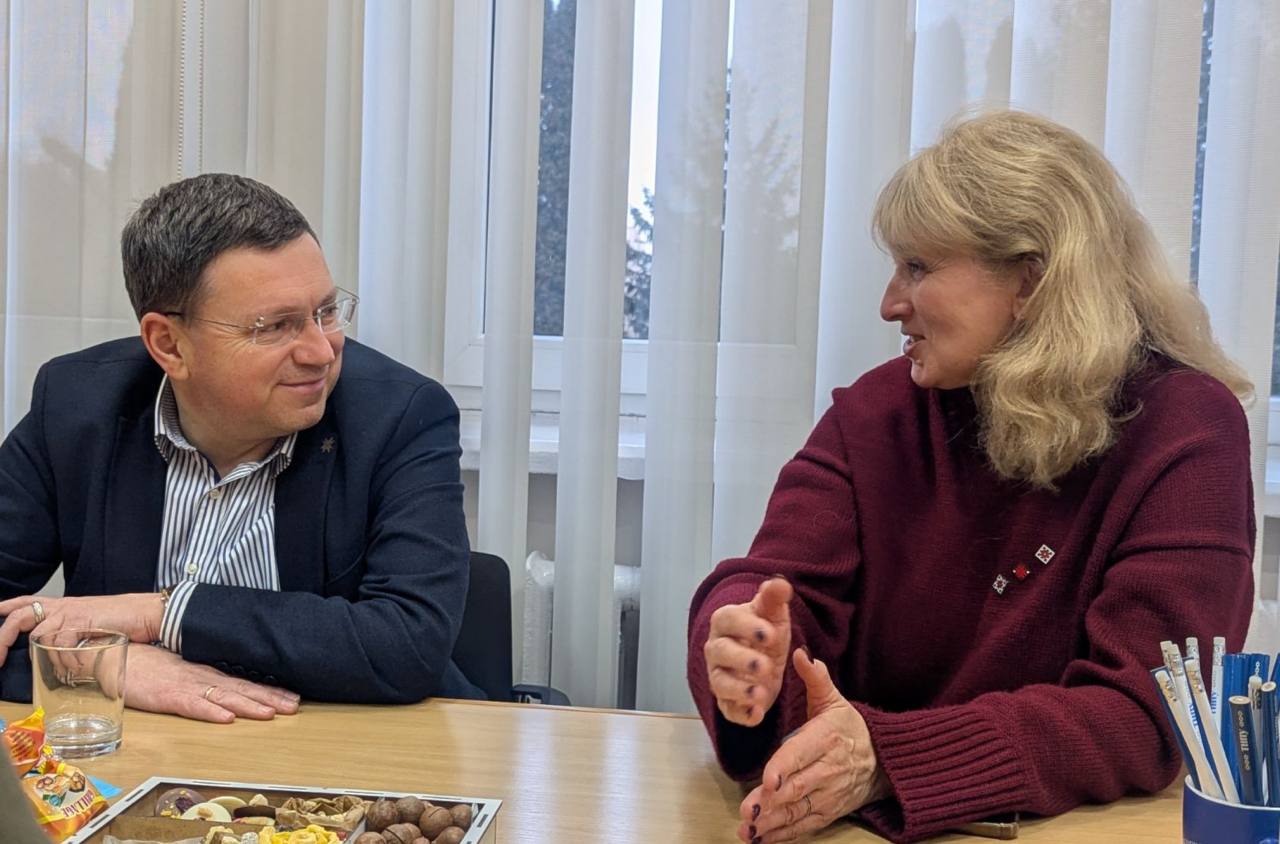 Rektor TNPU Bohdan Buiak ta kerivnytsia tsentru veteranskoho rozvytku TNPU Nataliia Oleksiuk